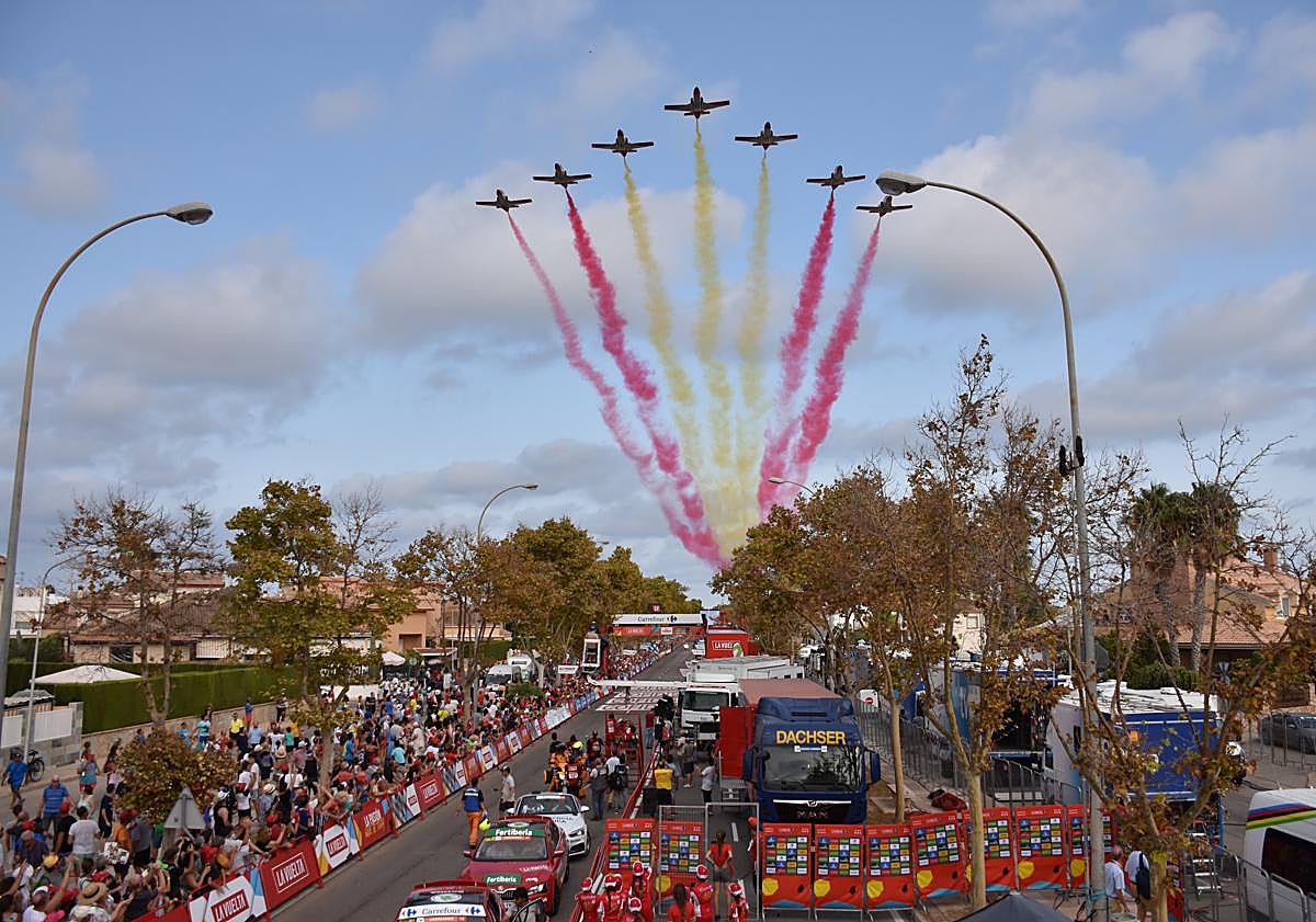la-patrulla-guila-cumple-40-a-os-taladrando-los-cielos-del-mundo-la